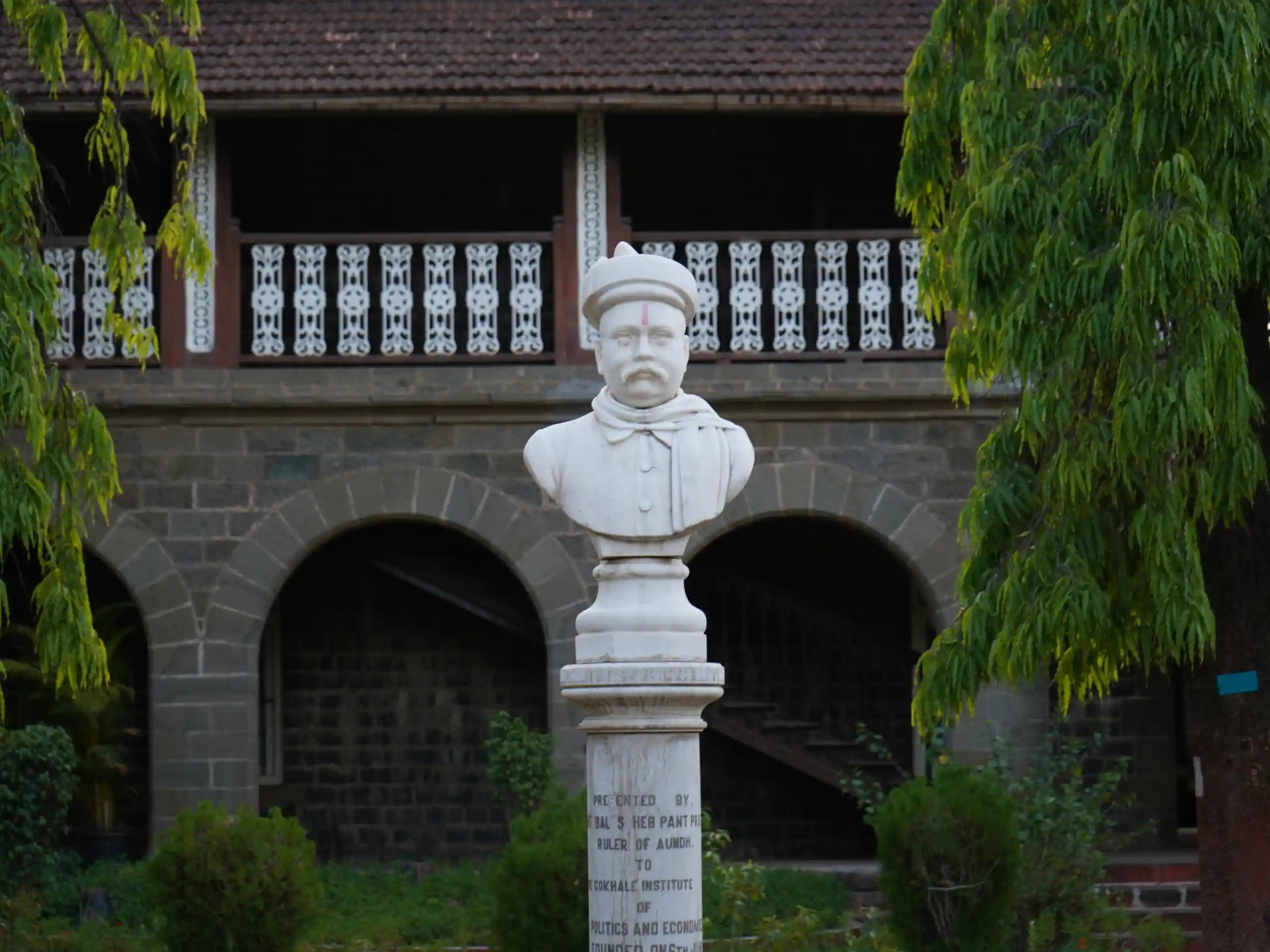 statue