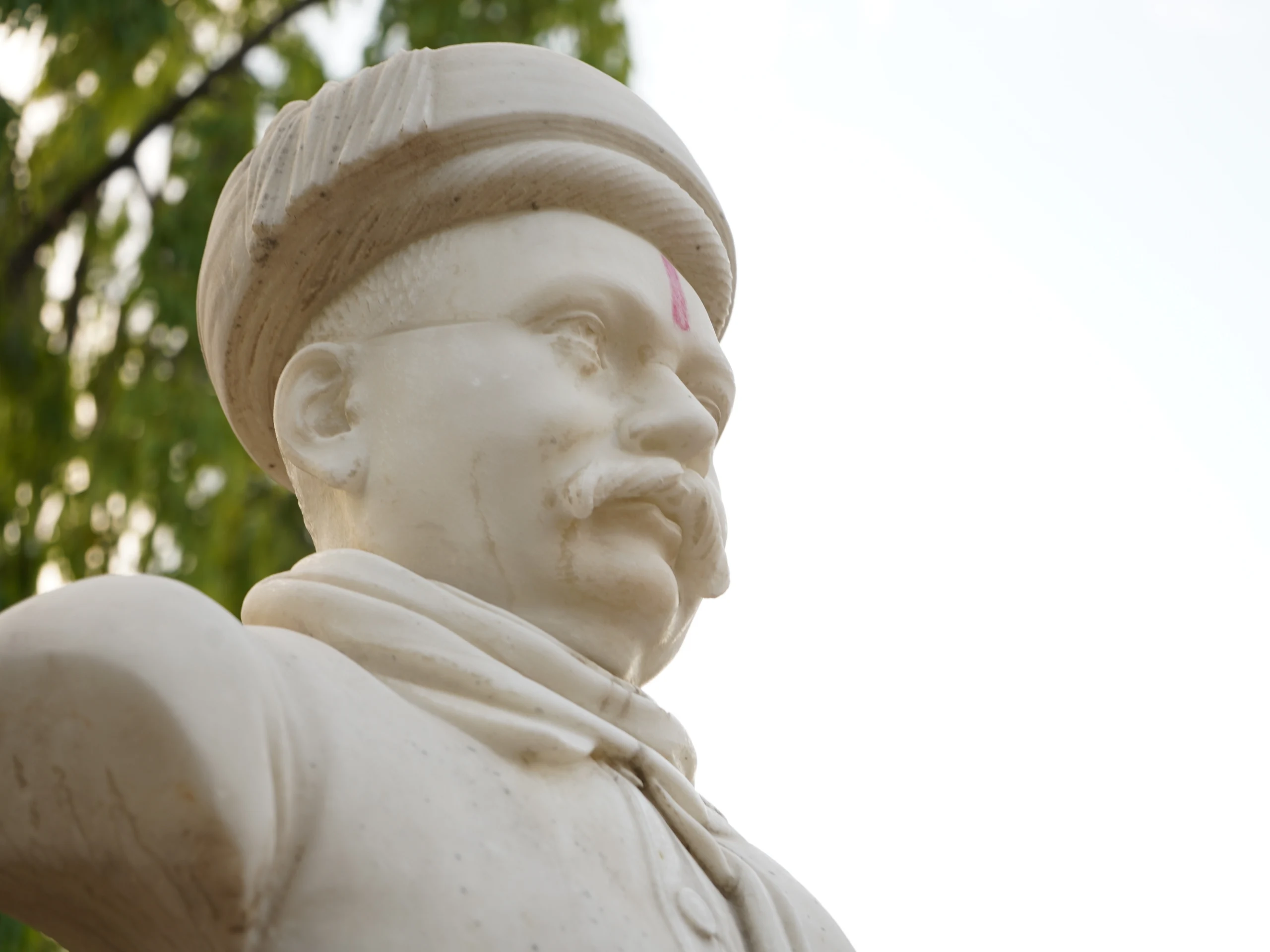 statue