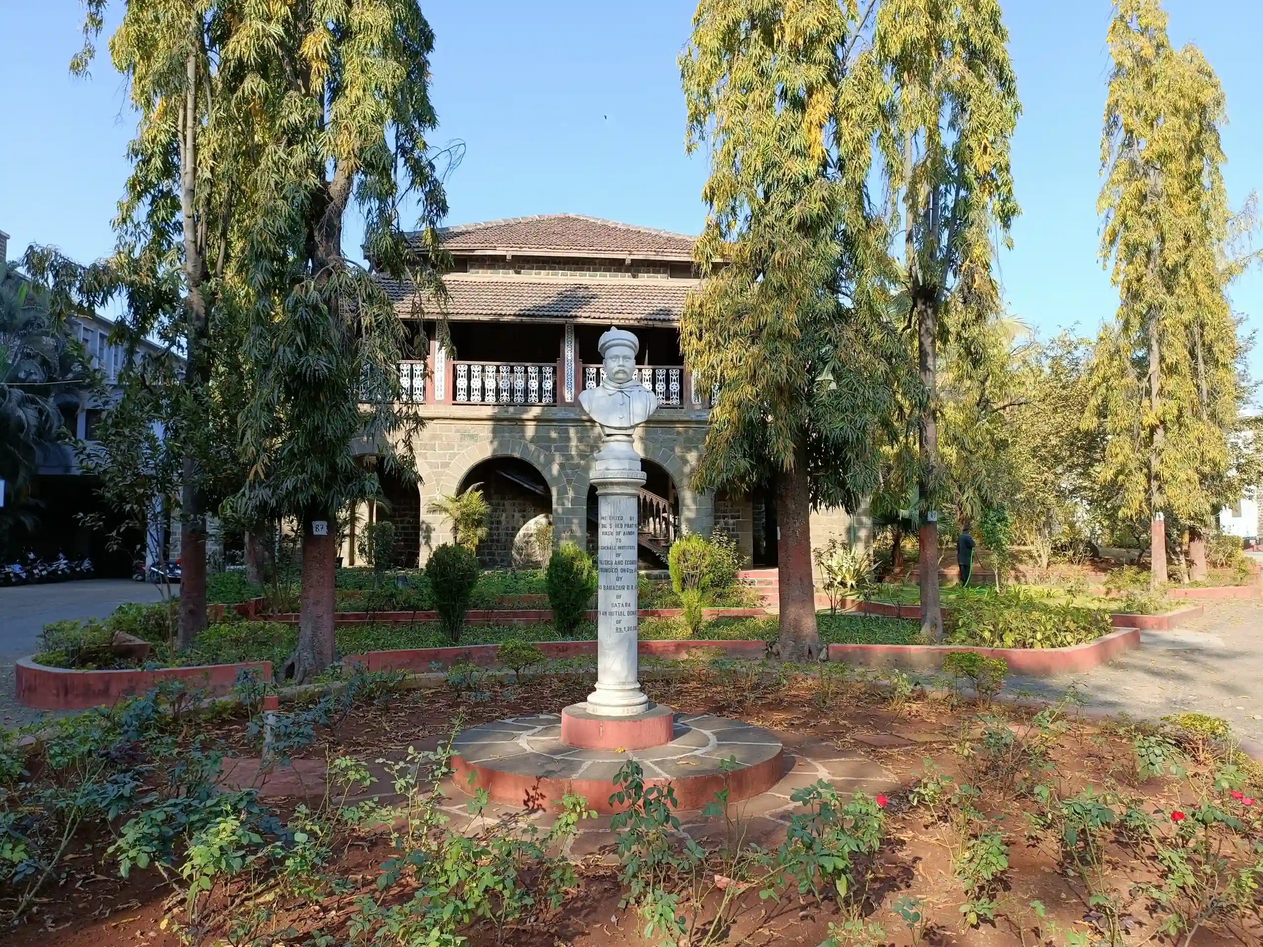 statue